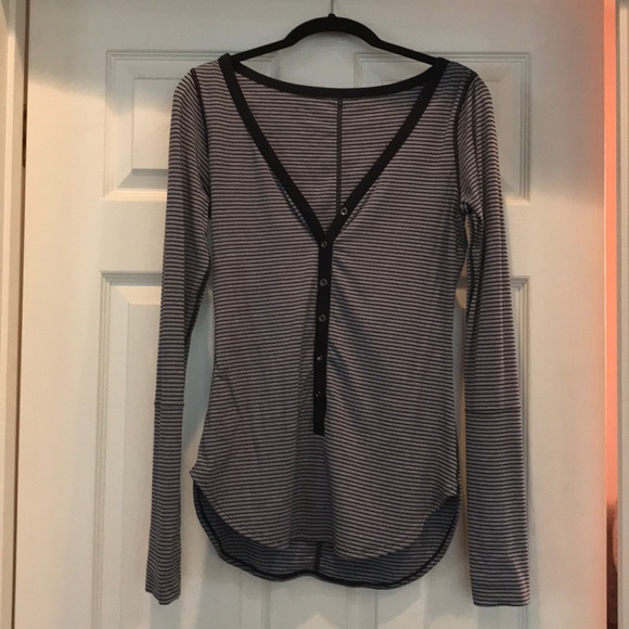 lululemon athletica Tops - Lululemon 🍋 rare button front long sleeve shirt